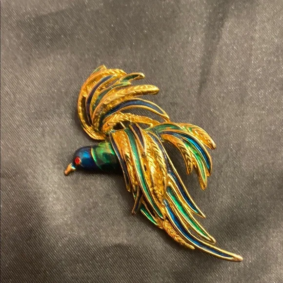 Elegant Brooch Set with Gold, Green, and Crystal Accents - Picture 4 of 8